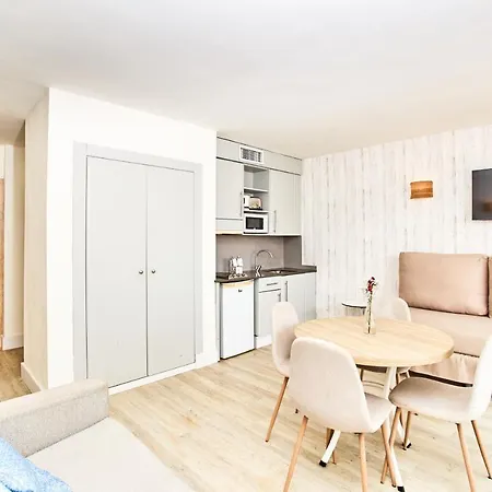 Leonardo Santa Eulalia Apartment *