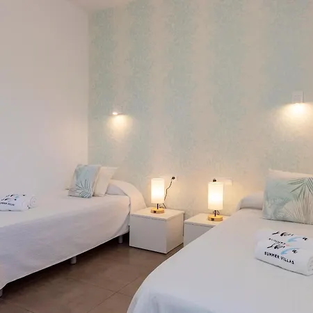 In Sleeps 10 To 12 Guests