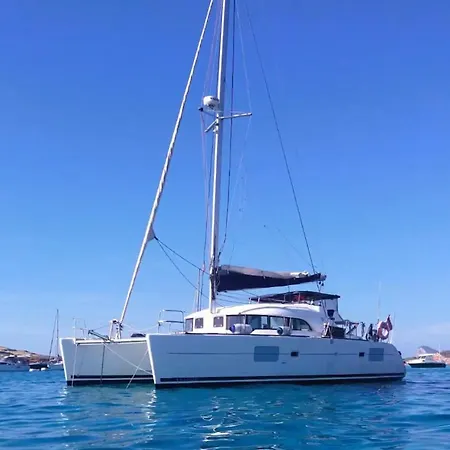 Centro Catamaranes Y Velero Botel *