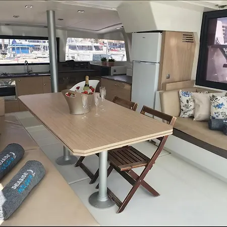 Centro Catamaranes Y Velero