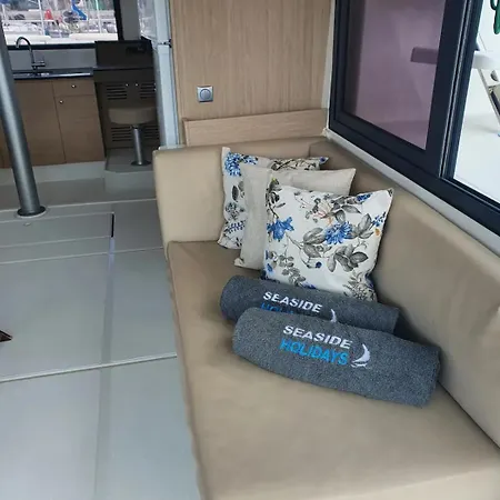 Centro Catamaranes Y Velero Botel