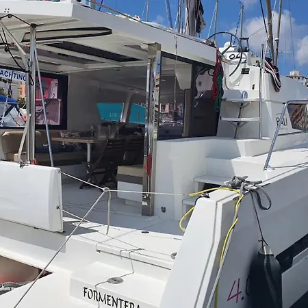 Centro Catamaranes Y Velero Botel Ibiza Town
