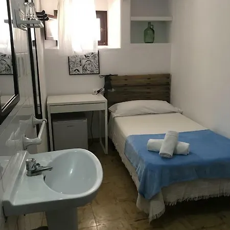 Affittacamere Casa De Huespedes La Pena 2*