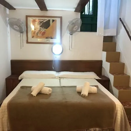 Casa De Huespedes La Pena 2*