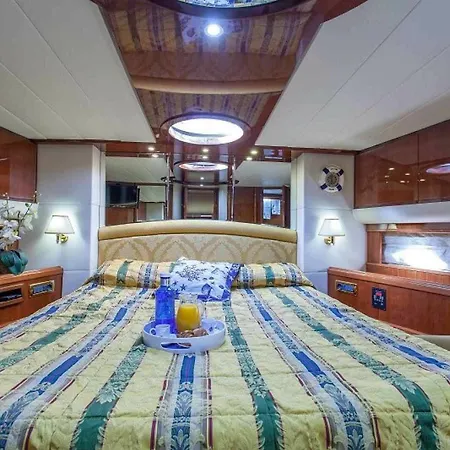Botel Divina Ibiza Town