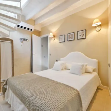 Dalt Vila House *
