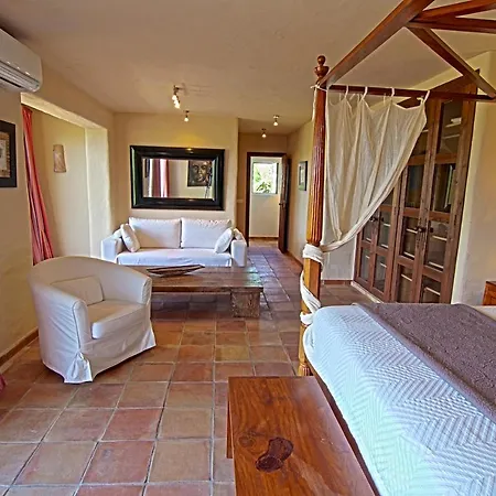 Villa Can Blanc Ibiza Town