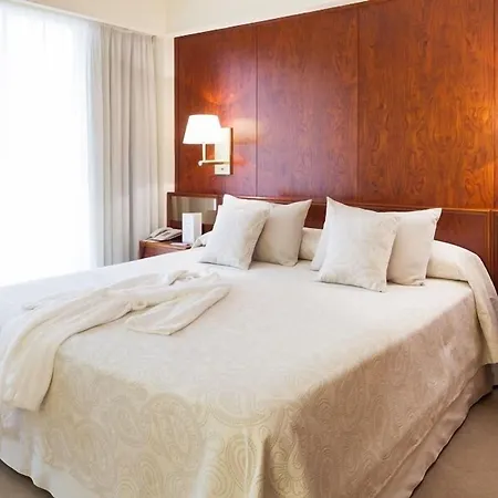 Royal Plaza Hotel 4*