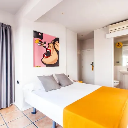 Ten Hostel *