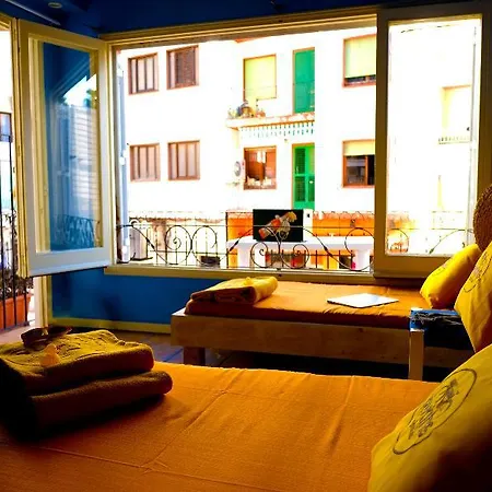 Ten Hostel *