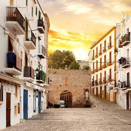 Private Can Bes, Dalt Vila Apartment