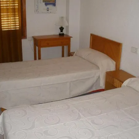 Casa De Huespedes El Almendro 4*