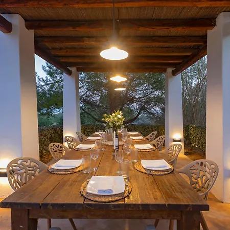 In Sleeps 10 To 12 Guests Villa