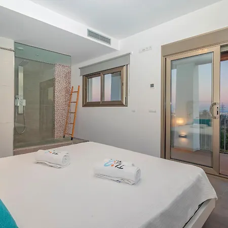 In Sleeps 10 To 12 Guests * Ibiza