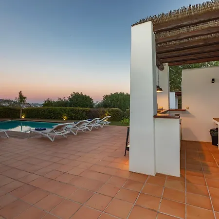 Villa In Sleeps 10 To 12 Guests *