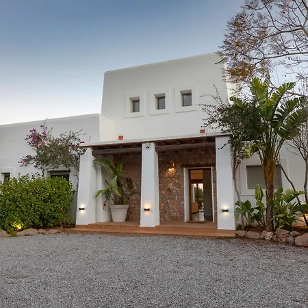 Villa In Sleeps 10 To 12 Guests