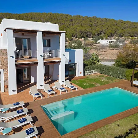 In Sleeps 10 To 12 Guests Villa