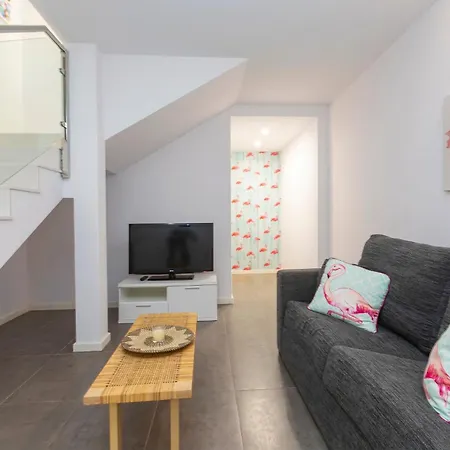 In Sleeps 10 To 12 Guests Villa *
