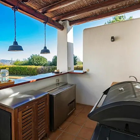 Villa In Sleeps 10 To 12 Guests