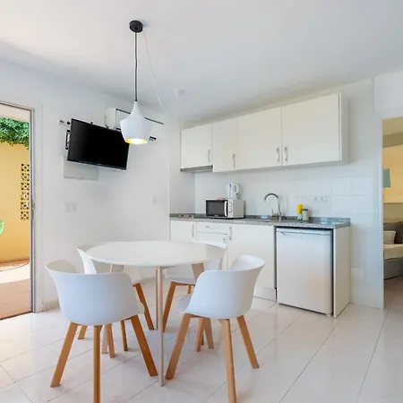 Aparthotel Cenit & Apts. Sol Y Viento 2*