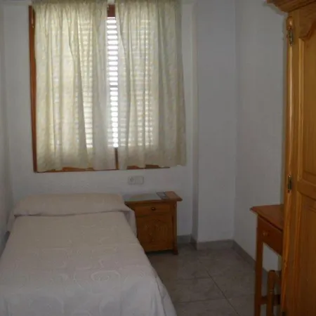Affittacamere Casa De Huespedes El Almendro 4*