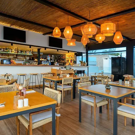 Cenit & Apts. Sol Y Viento Aparthotel