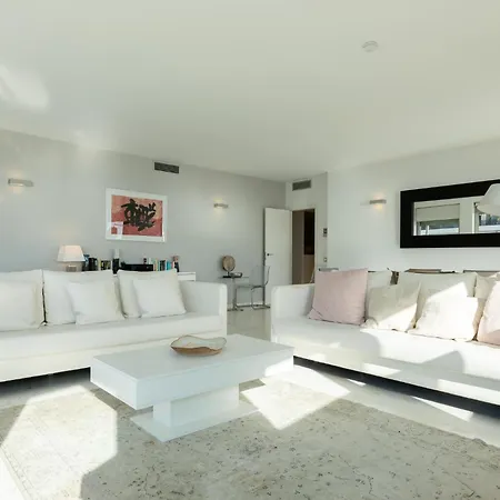 Plaja D En Bossa 4 Bedroom With Pool, Sea View & Only 8mins Drive To Airport
