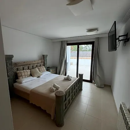 Elisea Villa