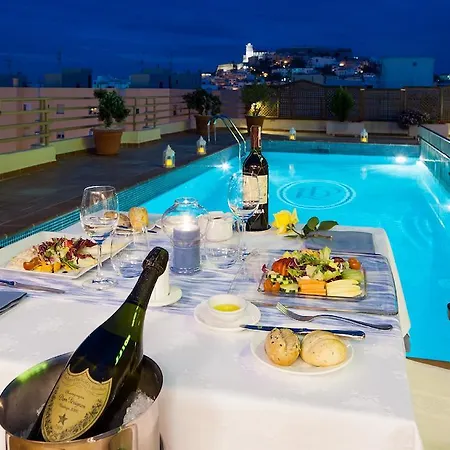 Hotel Royal Plaza 4*