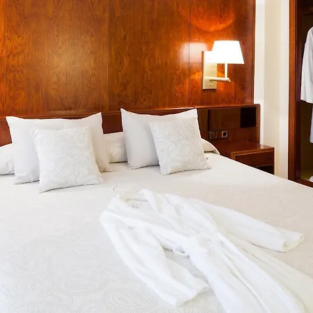 Hotell Royal Plaza 4*