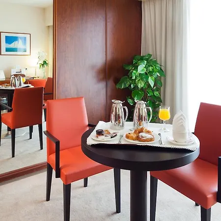 Hotel Royal Plaza 4*