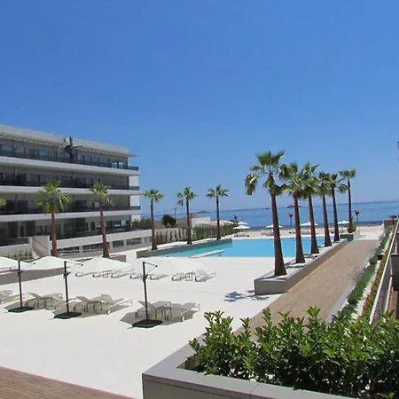 Royal Beach Luxury Apartment *