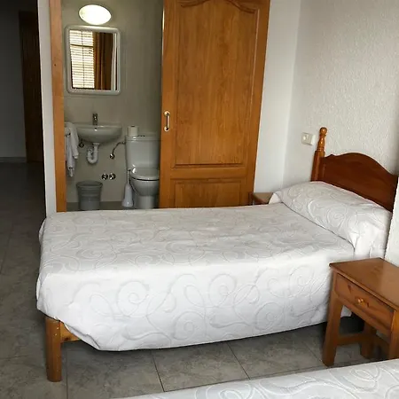 Casa De Huespedes El Almendro 4*