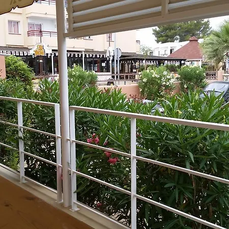 Vista Al Puerto Aparthotel