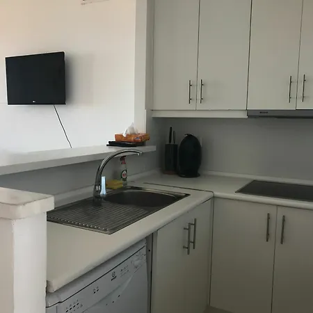 White Aparts Apartment *