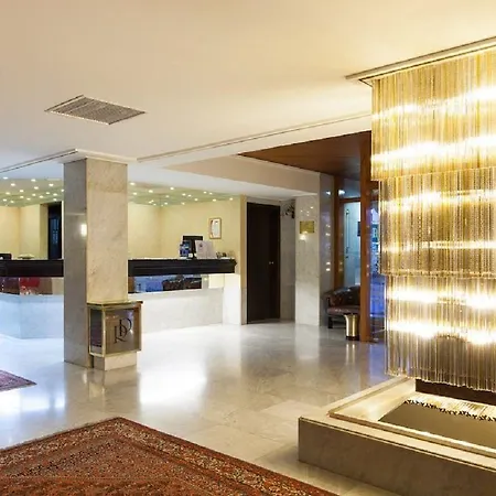 Royal Plaza Hotel 4*