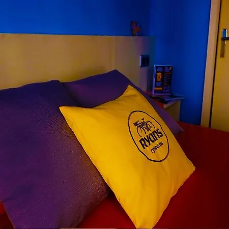 Ten Hostel *