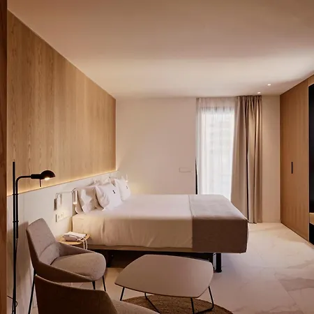Hotel Oaks 4*