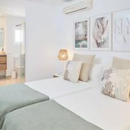 & Nightlife At Steps Away Villa *