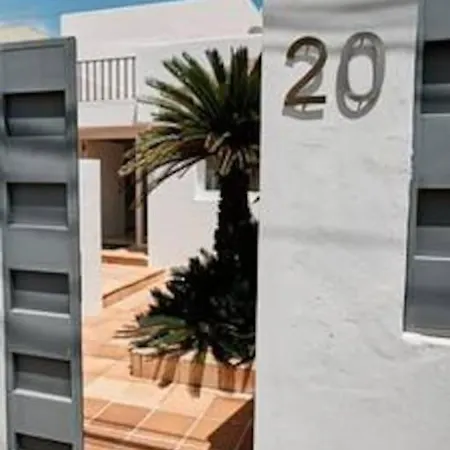 Villa & Nightlife At Steps Away *