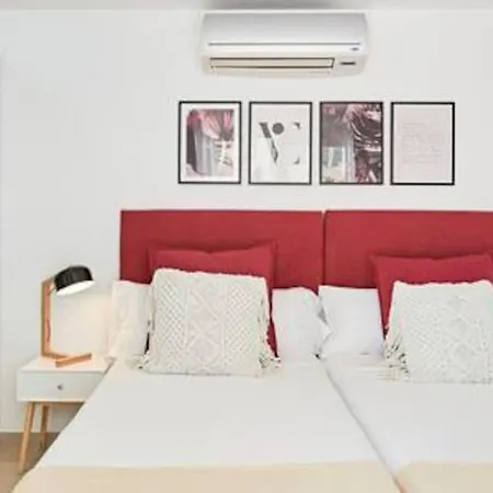 & Nightlife At Steps Away Villa *