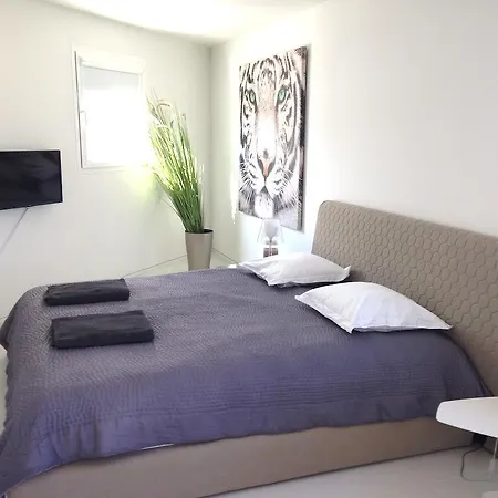 Patio Blanco Luxury Ibiza